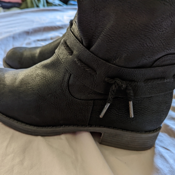 Mukluks high zip black boots, size 11, wore once - Picture 2 of 6
